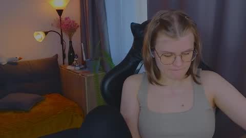  JessieVibes online show from April 7, 3:56 pm