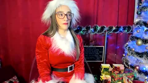 Snapshot of jess1ca_herrera chatting on December 24, 12:44 am jessica herreraToday I will be your devil and you my victim online show from December 24, 12:44 am