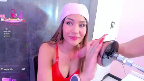 Snapshot of jess_ackerman chatting on November 1, 7:49 pm Jess online show from November 1, 7:49 pm