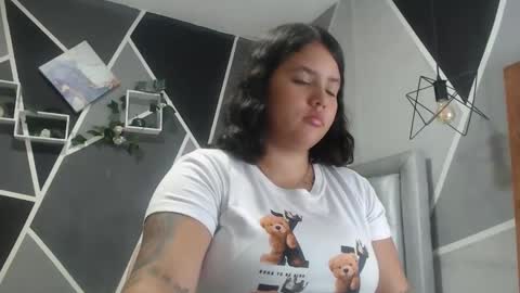 jess_beaut online show from February 14, 9:21 pm