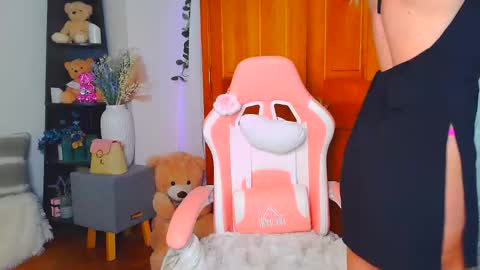 Snapshot of jessabelle_diamond chatting on June 10, 1:32 pm Jessabelle Diamond online show from June 10, 1:32 pm