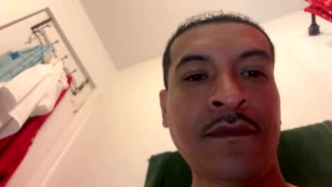 Snapshot of jesselopezcali chatting on December 14, 8:35 pm Hungjessy online show from December 14, 8:35 pm