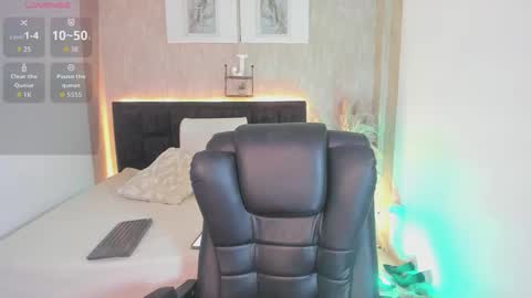 Jessi online show from November 18, 4:22 pm