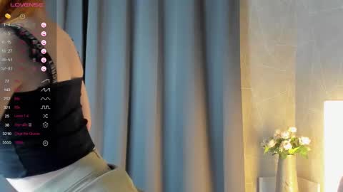 Snapshot of jessica_soon chatting on December 7, 8:22 am jessica_soon online show from December 7, 8:22 am