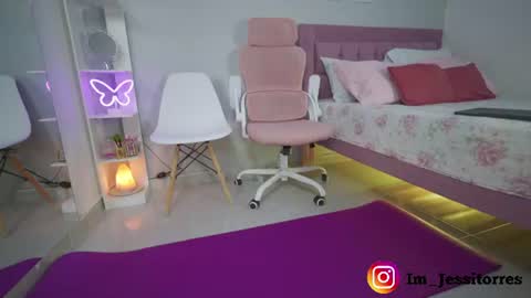 Snapshot of jessica_tom_ chatting on June 23, 12:36 pm Jessica online show from June 23, 12:36 pm