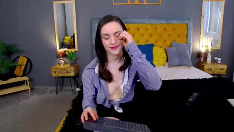 Jessica White online show from May 18, 4:18 am