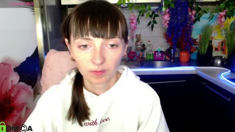 jessicaforris online show from April 1, 7:09 am