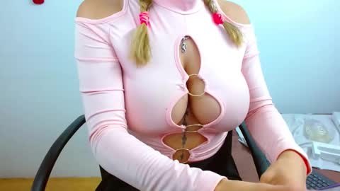 jessicarabbit4 online show from February 2, 6:15 am