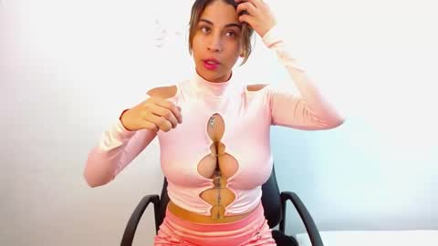 jessicarabbit4 online show from February 10, 4:41 am