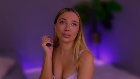jessiellle online show from October 2, 6:20 am