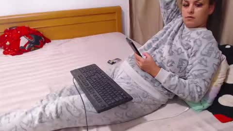 Snapshot of jessiestar3 chatting on October 8, 2:47 pm jessiestar3 online show from October 8, 2:47 pm