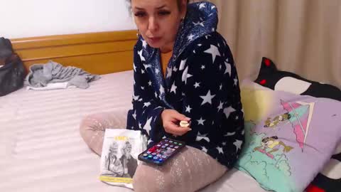 Snapshot of jessiestar3 chatting on October 11, 11:25 pm jessiestar3 online show from October 11, 11:25 pm