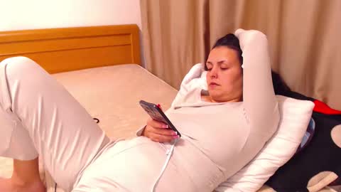 jessiestar3 online show from April 7, 11:59 pm