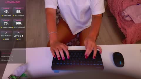 Jessi online show from April 9, 2:22 pm