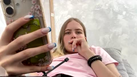 Snapshot of jessika_evans chatting on June 19, 1:26 pm jessika_evans online show from June 19, 1:26 pm