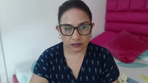 paola online show from May 25, 12:55 pm