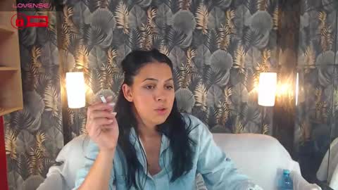 Snapshot of jessthewicked chatting on December 18, 5:21 pm JessTheWicked online show from December 18, 5:21 pm