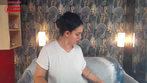 Snapshot of jessthewicked chatting on February 3, 9:39 pm JessTheWicked online show from February 3, 9:39 pm