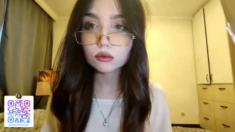 I am Gina ntmu Lets hit 10 Thumbs Up together online show from December 21, 6:42 am