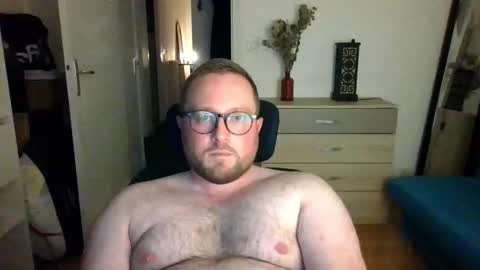 jeuneloup92 online show from October 22, 7:02 pm