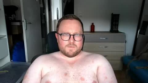 Snapshot of jeuneloup92 chatting on June 3, 4:12 pm jeuneloup92 online show from June 3, 4:12 pm