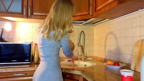 Gwen online show from February 7, 9:57 am