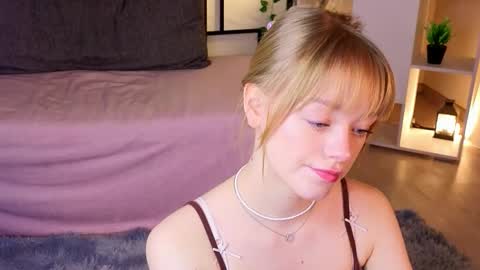 Gwen online show from February 19, 8:49 pm