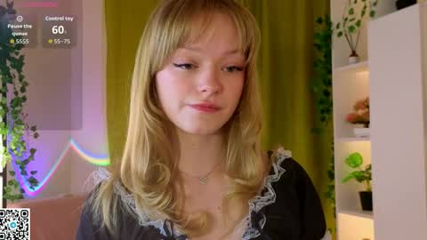 Gwen online show from April 12, 8:14 pm