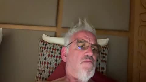 Snapshot of jewlronny chatting on February 19, 9:44 pm jewlronny online show from February 19, 9:44 pm