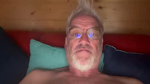 Snapshot of jewlronny chatting on March 5, 7:48 am jewlronny online show from March 5, 7:48 am