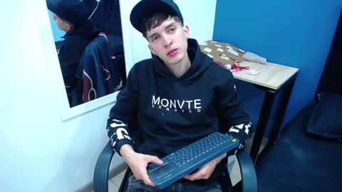 Snapshot of jheampiero chatting on November 11, 1:55 pm Jheampiero online show from November 11, 1:55 pm