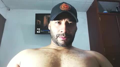 Snapshot of jho173027 chatting on December 15, 1:10 am En moreno online show from December 15, 1:10 am