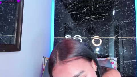 Jhoana  online show from October 3, 8:50 pm