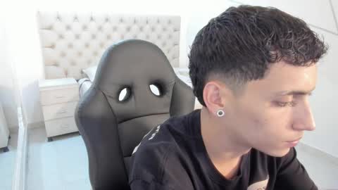 jhoanleandro online show from October 16, 4:57 am