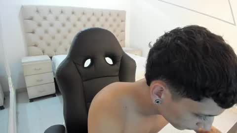 jhoanleandro online show from October 25, 4:20 am