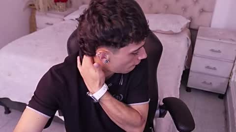 jhoanleandro online show from March 24, 6:18 am