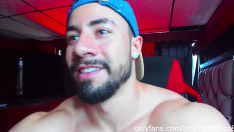 Snapshot of jhojansthetics chatting on November 10, 8:30 pm Jhojan Strong online show from November 10, 8:30 pm