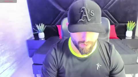Snapshot of jhon_bear02 chatting on June 18, 11:25 am John Bear.... online show from June 18, 11:25 am