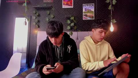 Snapshot of jhon_kleinn chatting on May 16, 7:23 pm Jake y Troy online show from May 16, 7:23 pm