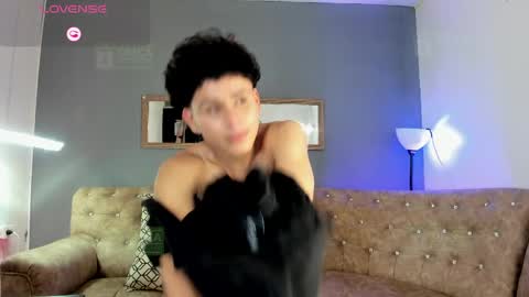 JHONNATHAN online show from April 6, 7:48 pm