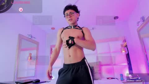 JHONNATHAN online show from April 7, 7:58 pm