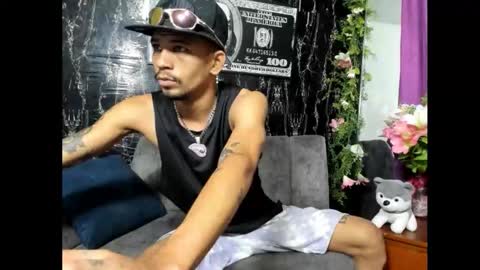 Snapshot of jhonson821 chatting on November 18, 8:41 am jhonson821 online show from November 18, 8:41 am