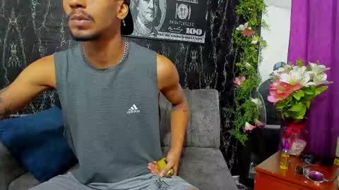 Snapshot of jhonson821 chatting on November 19, 2:28 pm jhonson821 online show from November 19, 2:28 pm