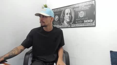 Snapshot of jhonson821 chatting on November 30, 8:40 am jhonson821 online show from November 30, 8:40 am