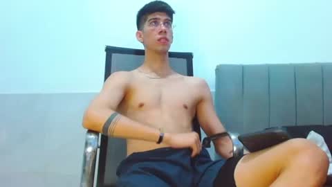 Snapshot of jhony_sex3 chatting on August 1, 10:19 pm jhony_sex3 online show from August 1, 10:19 pm