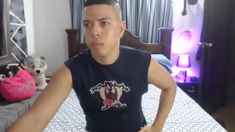 Snapshot of jhulian08 chatting on January 21, 2:43 am julian online show from January 21, 2:43 am