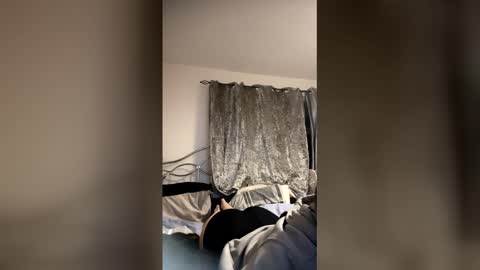 Snapshot of jiggly_jessie chatting on February 2, 1:48 am Jiggly Jessie online show from February 2, 1:48 am