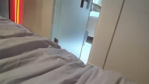 SluttyCple online show from April 18, 12:09 pm