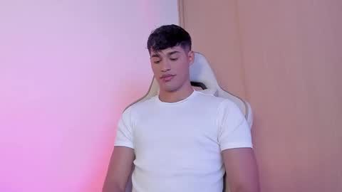 Snapshot of jimmy_leeh_ chatting on December 6, 11:03 pm Jimmy Leeh online show from December 6, 11:03 pm