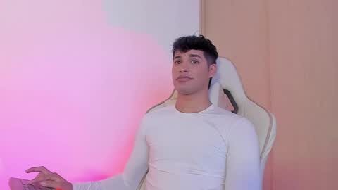 Snapshot of jimmy_leeh_ chatting on December 13, 12:31 am Jimmy Leeh online show from December 13, 12:31 am